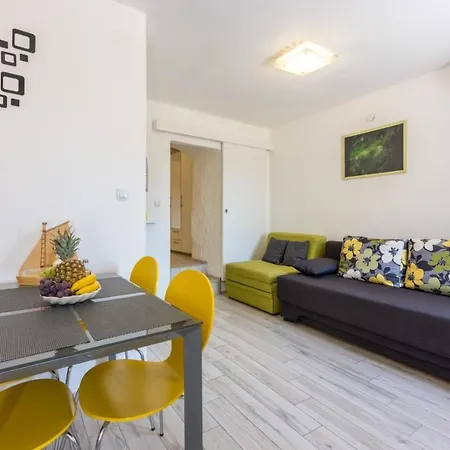 Mario - 50 M From Sea Apartment Novi Vinodolski