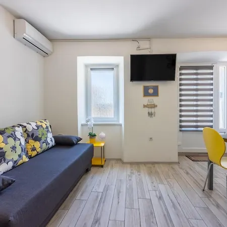 Apartment Mario - 50 M From Sea Novi Vinodolski