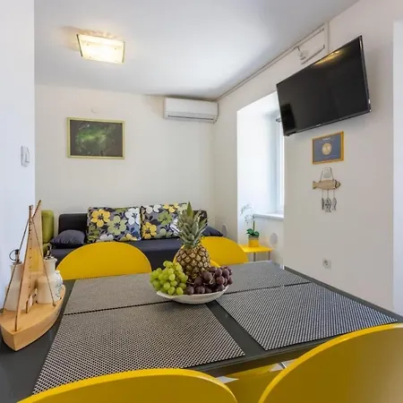 Mario - 50 M From Sea Apartment Novi Vinodolski